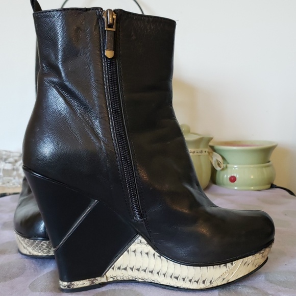 B Makowsky Snakeskin Wedge Ankle Booties - Picture 4 of 6